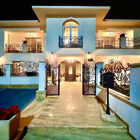 Sarada Boutique Luxury Apartment Deva Dış mekan fotoğraf