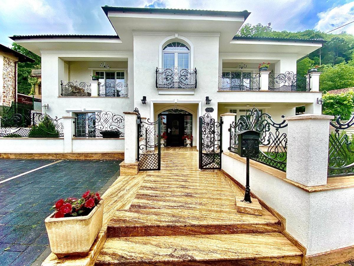 Sarada Boutique Luxury Apartment Deva Dış mekan fotoğraf