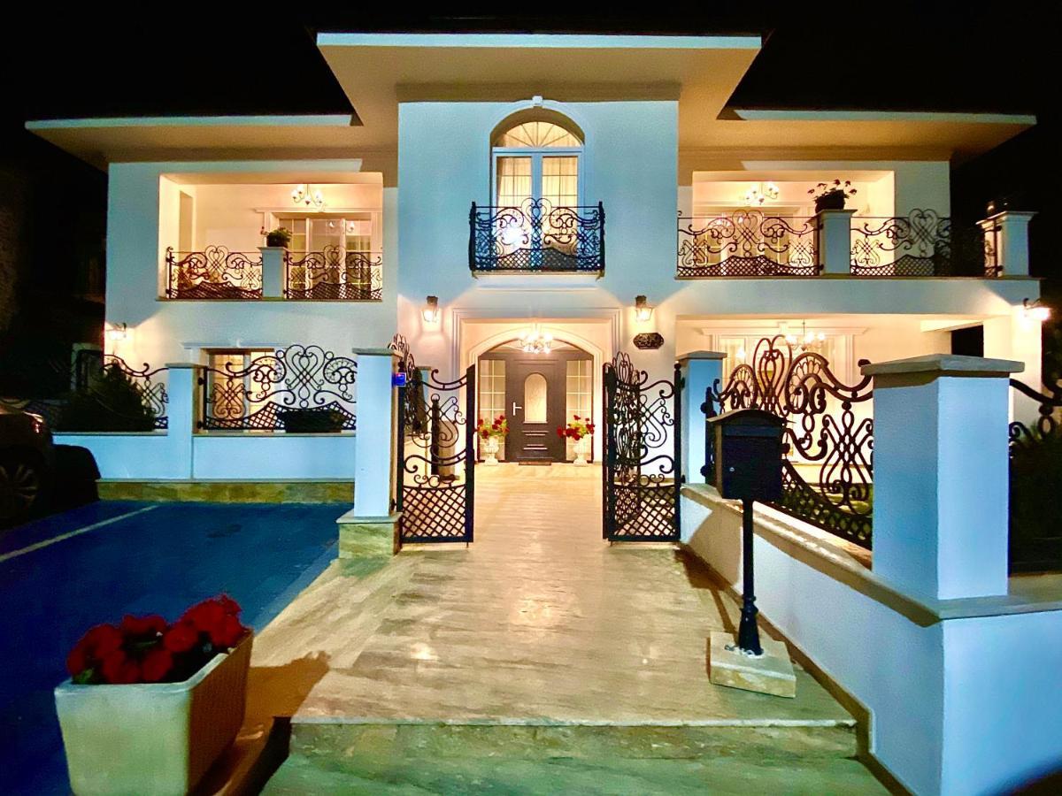 Sarada Boutique Luxury Apartment Deva Dış mekan fotoğraf