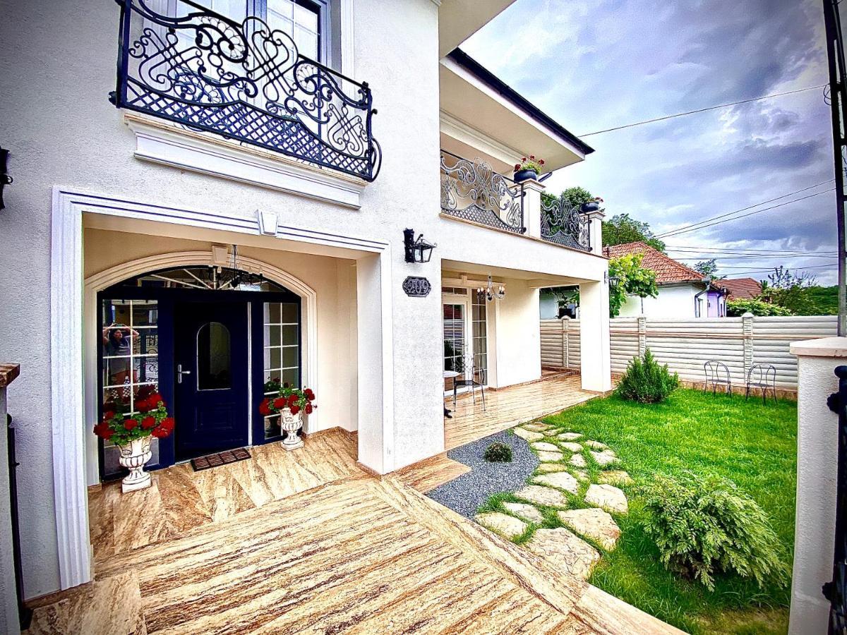 Sarada Boutique Luxury Apartment Deva Dış mekan fotoğraf