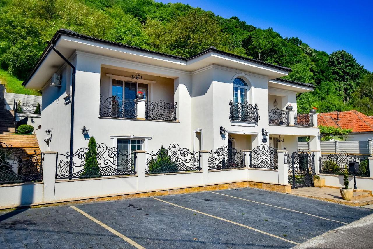 Sarada Boutique Luxury Apartment Deva Dış mekan fotoğraf